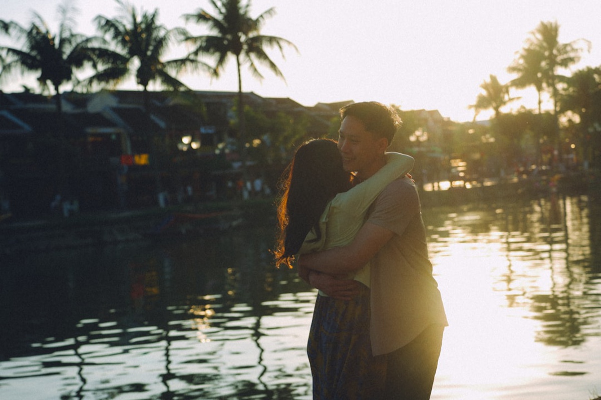 Libra and Aquarius Compatibility: Friendship, Love & Business