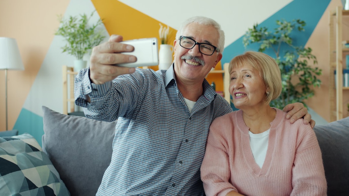 Scorpio and Cancer Compatibility: Friendship, Love & Business