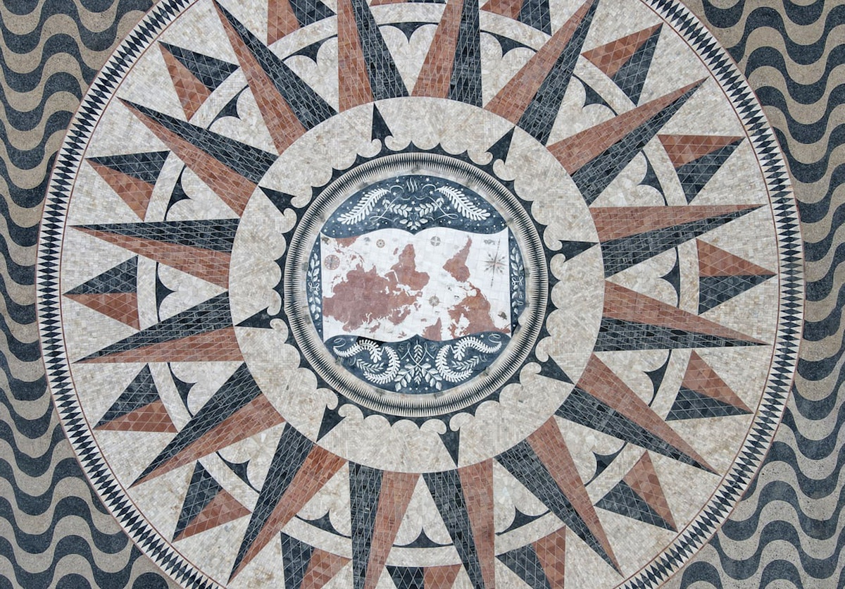 Capricorn and Aquarius Compatibility: Friendship, Love & Business