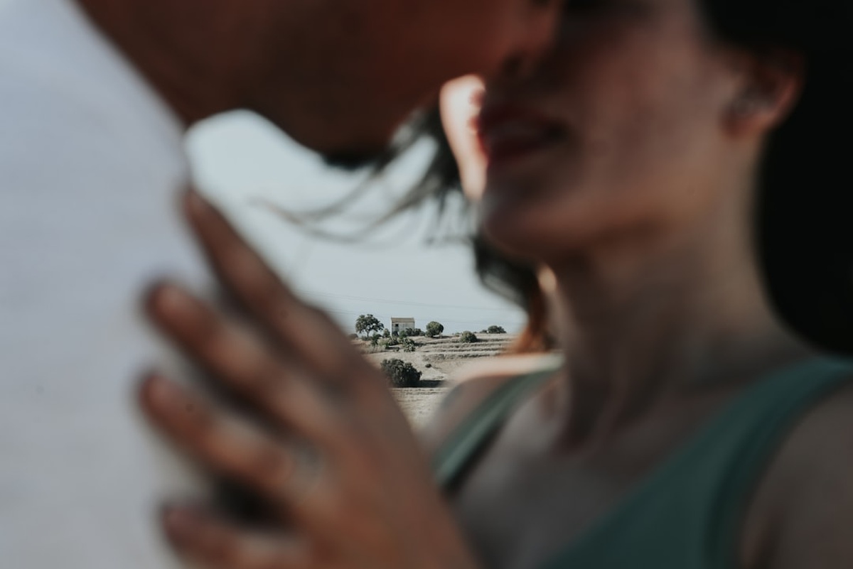 Cancer and Aquarius Compatibility: Friendship, Love & Business